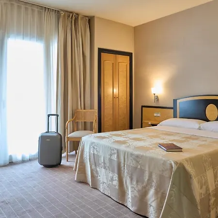 Hotel Maciá Condor